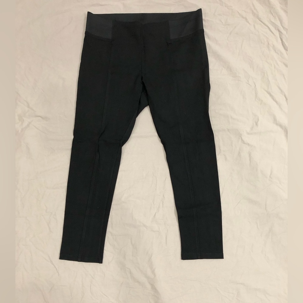 Ann Taylor. Black ankle Jegging. Elastic waist. Excellent condition.